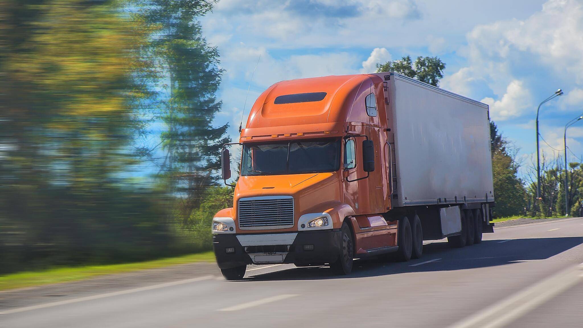 Semi truck hauling a load along an Oregon highway
